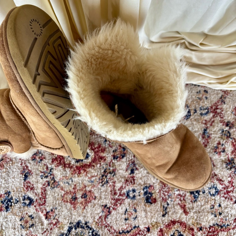 UGG Bailey Button ll Boot size 10 - Picture 13 of 16